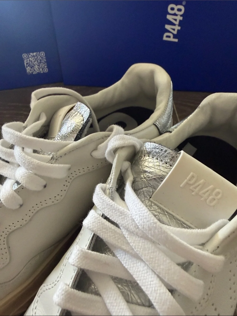 P448 Bali Platform sneaker Metallico women’s size 40 excellent considering
